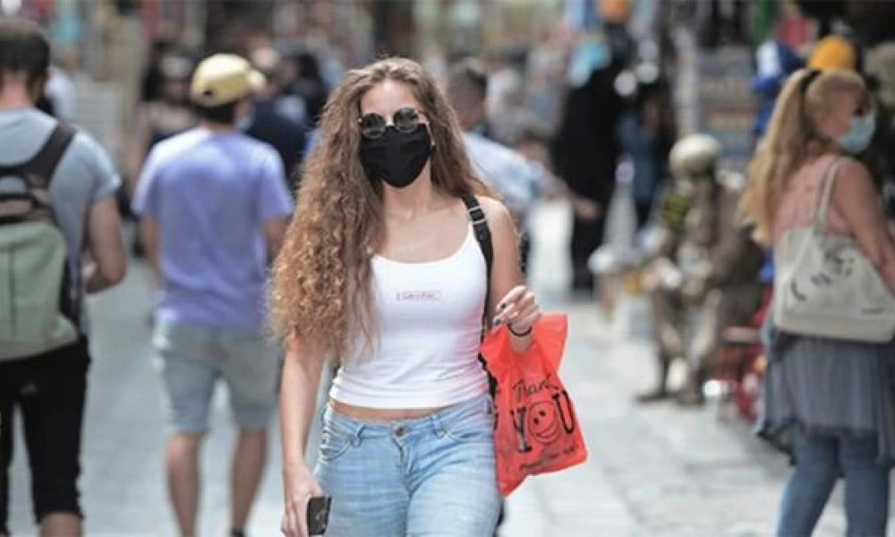 ''Πετάνε'' τις μάσκες τους το Σάββατο οι Ισπανοί